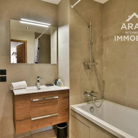 Apartment Appt Moderne Aux Aiguilles : Vue Montagnes, 3 Ch, Garage - Fr-1-391-203